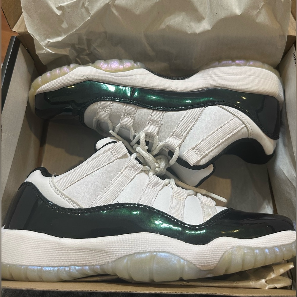Jordan 11 Retro Low Iridescent (GS) - Picture 11 of 13